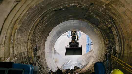 隧道施工 高速公路高铁列车铁轨与电力施工