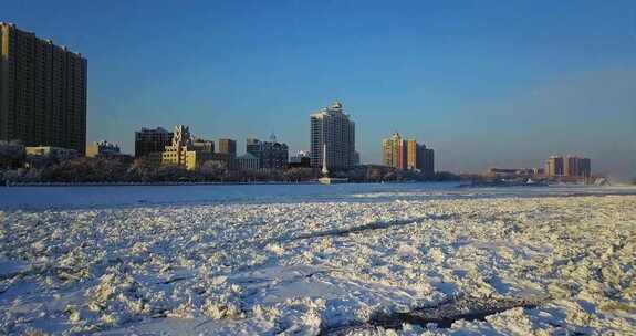 佳木斯松花江雪后封江风光