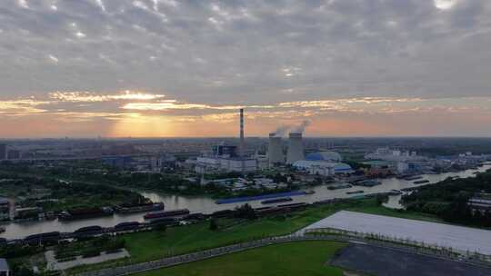 航拍火力发电场能源夕阳晚霞丁达尔光效