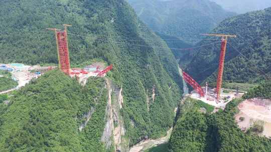 航拍视角恩施鹤峰溇水河特大桥建设场景