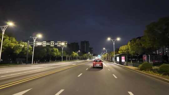 城市夜晚夜景开车第一视角汽车窗外沿途风景