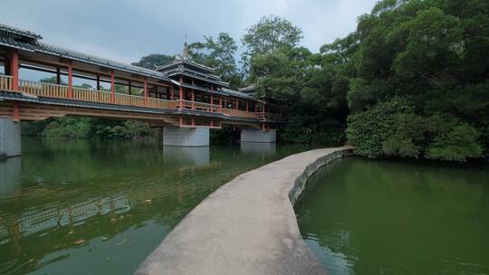 广西柳州山水风景龙潭公园风雨桥