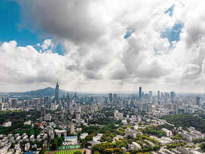 南京鼓楼区紫金山紫峰多云