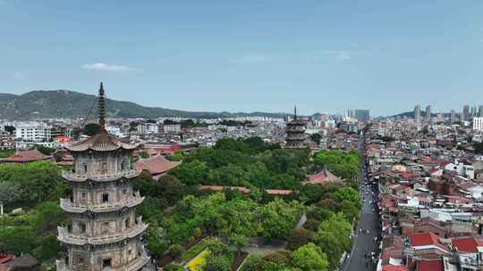 航拍福建泉州鲤城区西街开元寺双塔城市风光