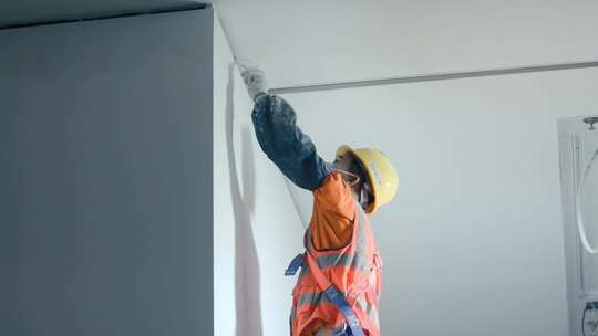 建筑工人工地施工