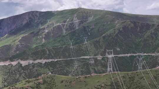 中国西藏昌都高山输电线路航拍