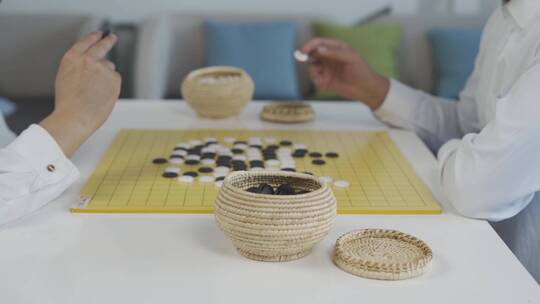 两人下围棋