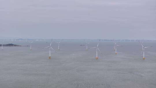 海上风电场风车群远景航拍