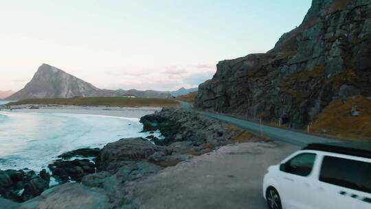 车停在海边海边的美景
