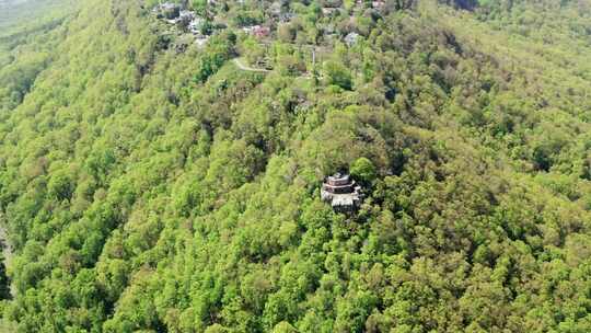 山顶住宅区的无人机镜头