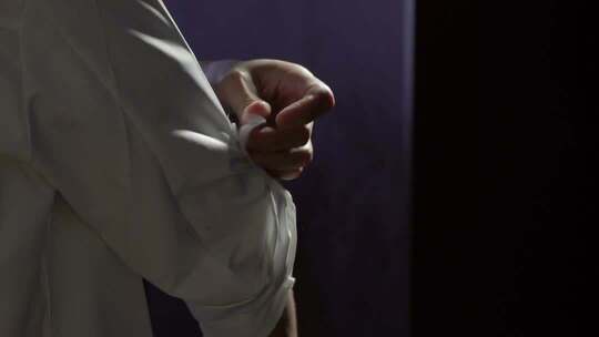 厨-厨师-厨师服-逆光氛围-穿厨师服