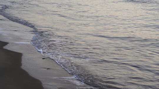 沙滩海水特写潮汐浪花拍打海岸海边涨潮退潮