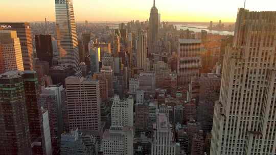 城市航拍曼哈顿中城区摩天大楼城市天际线