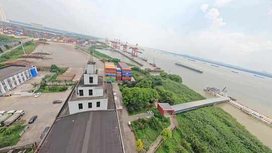 穿越机航拍扬州港码头集装箱轮船货轮装货视频素材模板下载