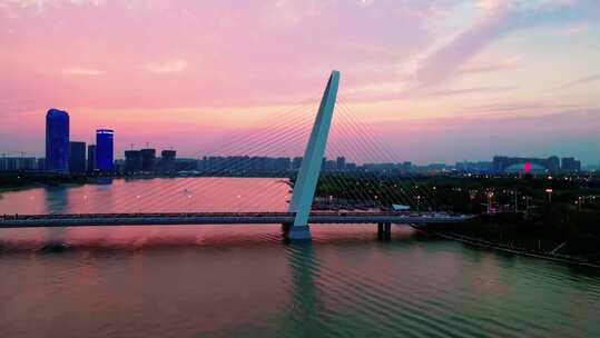 西安后海浐灞彩虹桥灞河景区休闲航拍延时