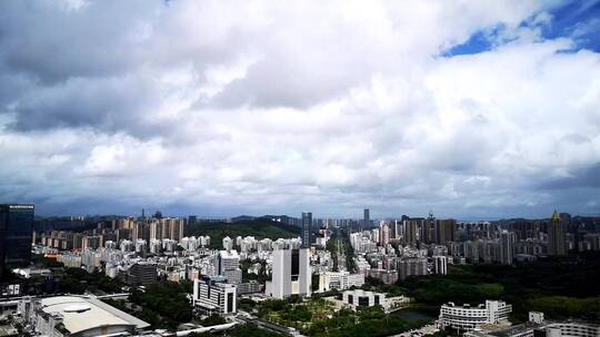 城市风云突变暴风雨的航拍延时摄影