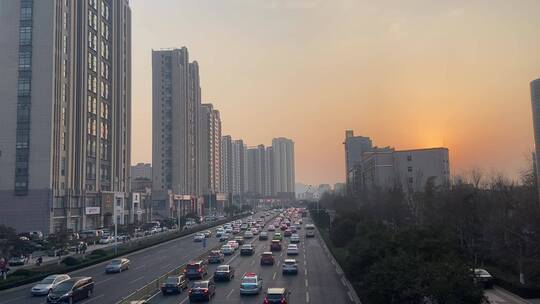 济南经十路傍晚，车水马龙的街道视频素材模板下载