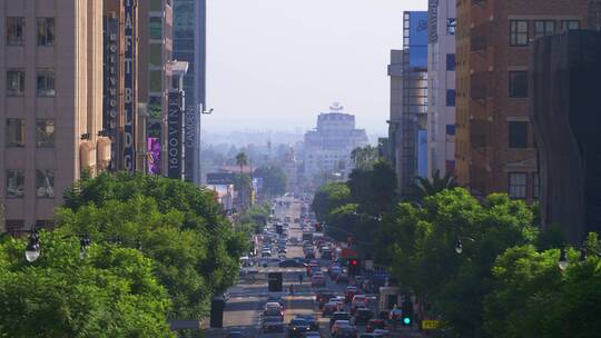 无人机航拍好莱坞街道上的交通视频素材模板下载