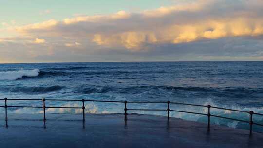 116海浪拍打岸边