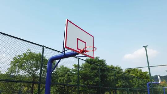 校园篮球场
