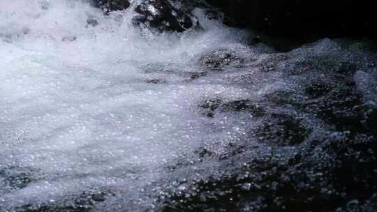 河边流水河流河水小溪山泉泉水流体液体水流