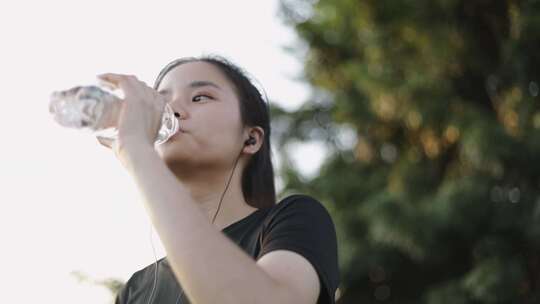 女人，饮料，水，街