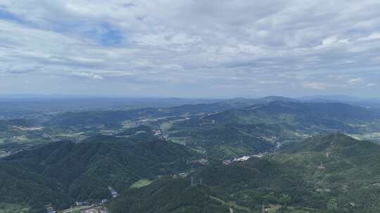 航拍连绵起伏山川丘陵