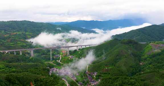 大山里的高架桥高速桥梁公路风光