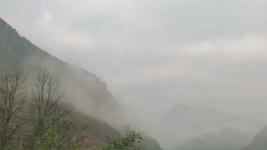 大山深处的冬日山区山村风光