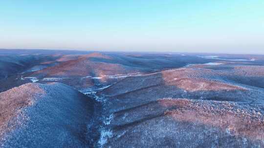 大兴安岭自然风光寒冬高山森林沟壑纵横