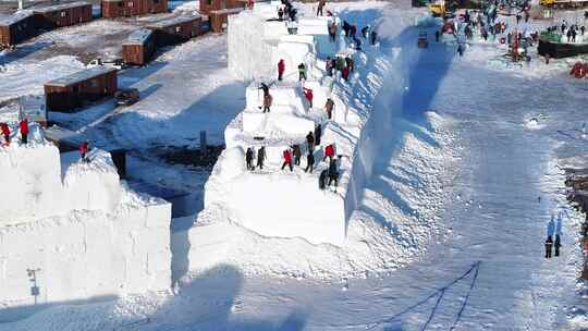 冰雪大世界建设 冰雕建筑师 哈尔滨冬季视频素材模板下载