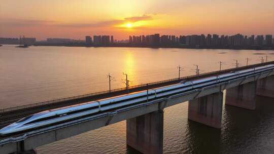 中国高铁驶过跨江大桥合集