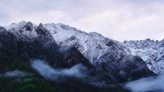 4K延时航拍四川毕棚沟山云美景