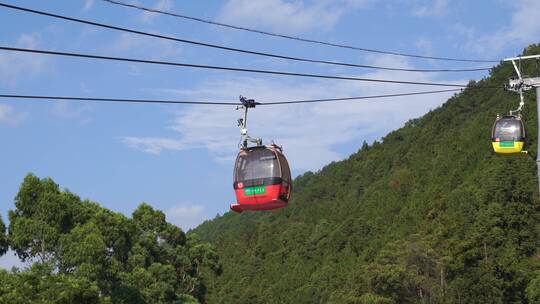 景区缆车索道观光缆车特写山上风景旅游景点