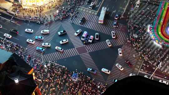 长沙国金黄兴路步行街夜景车流