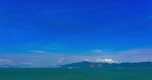 蓝天大海远山风景