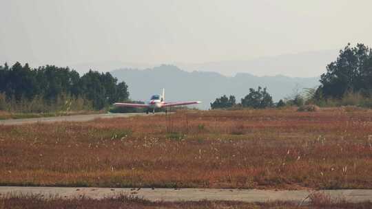 长沙宁乡通航机场的轻型运动类飞机视频素材模板下载