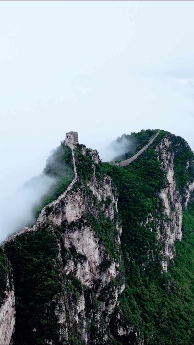 中国万里长城云海云雾缭绕气势磅礴竖屏