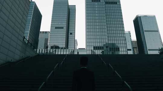 成功人士 展望未来 男人眺望远方 商务办公
