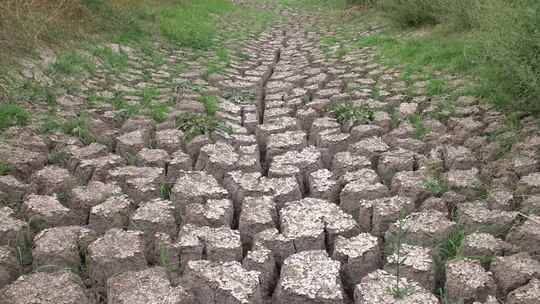 干枯的河流 龟裂的大地视频素材模板下载