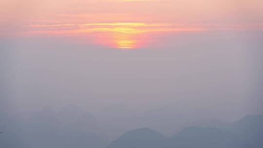 英西峰林山顶云海日出