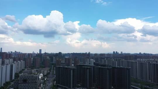 航拍杭州城市高楼，云层