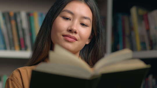 聚焦亚裔女学生少数民族女书虫读者大学图书