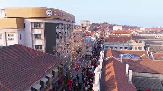 冬季新年烟台朝阳街人流