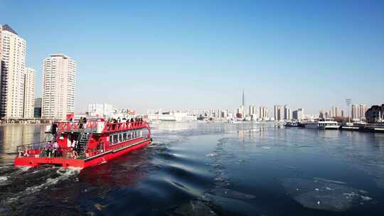 冬季海河冰面游船城市旅游风光