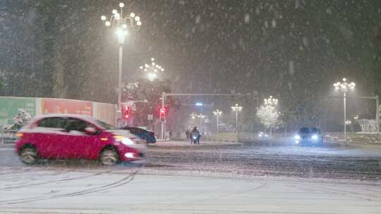 大雪中的城市街道