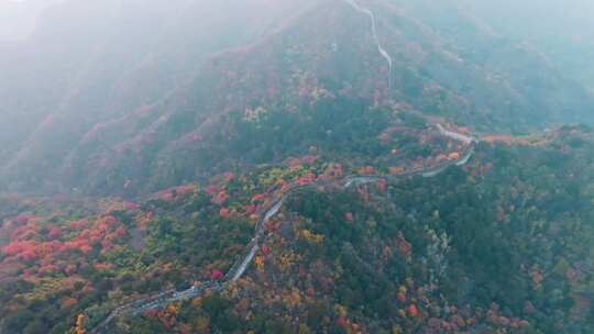 航拍万里长城秋天风景