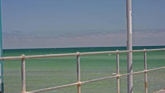 澳大利亚墨尔本海边木栈道栏杆