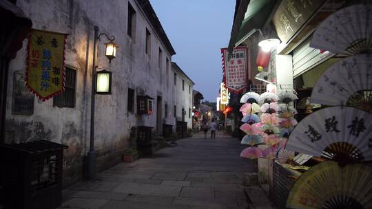 绍兴仓桥直街古街道夜景