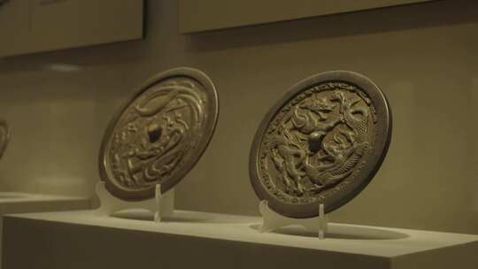 博物馆文物展示古代铜镜视频素材模板下载
